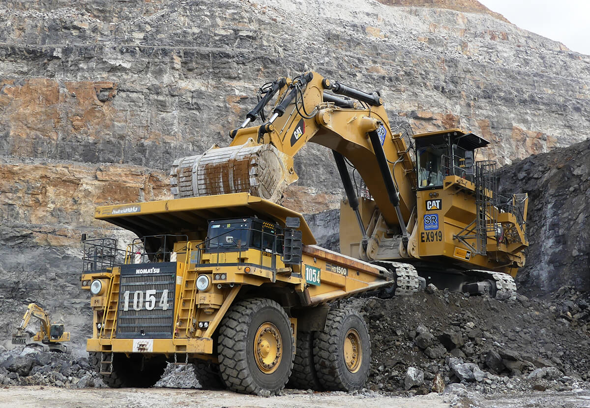 190120-Cat-6030-Komatsu-1500