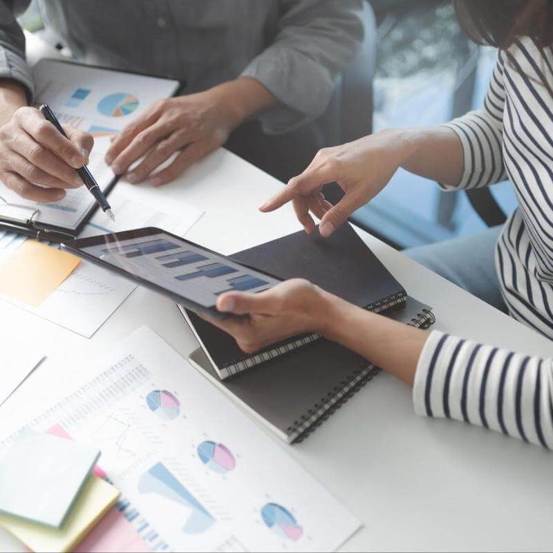 employees-analyzing-charts